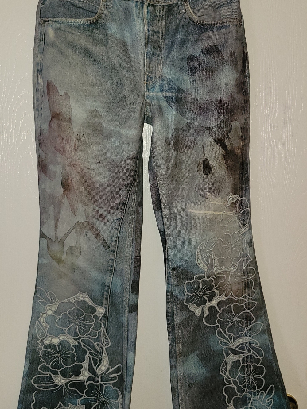 Free People Blue Floral Watercolor Wide Leg Jeans. Size 29 Rise 10.5 Inseam 31 - Picture 3 of 4